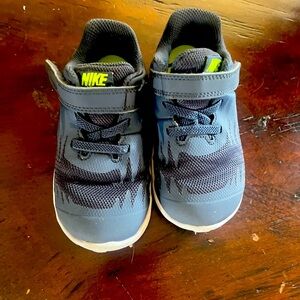 Nike Toddler running shoes, size 7, never worn